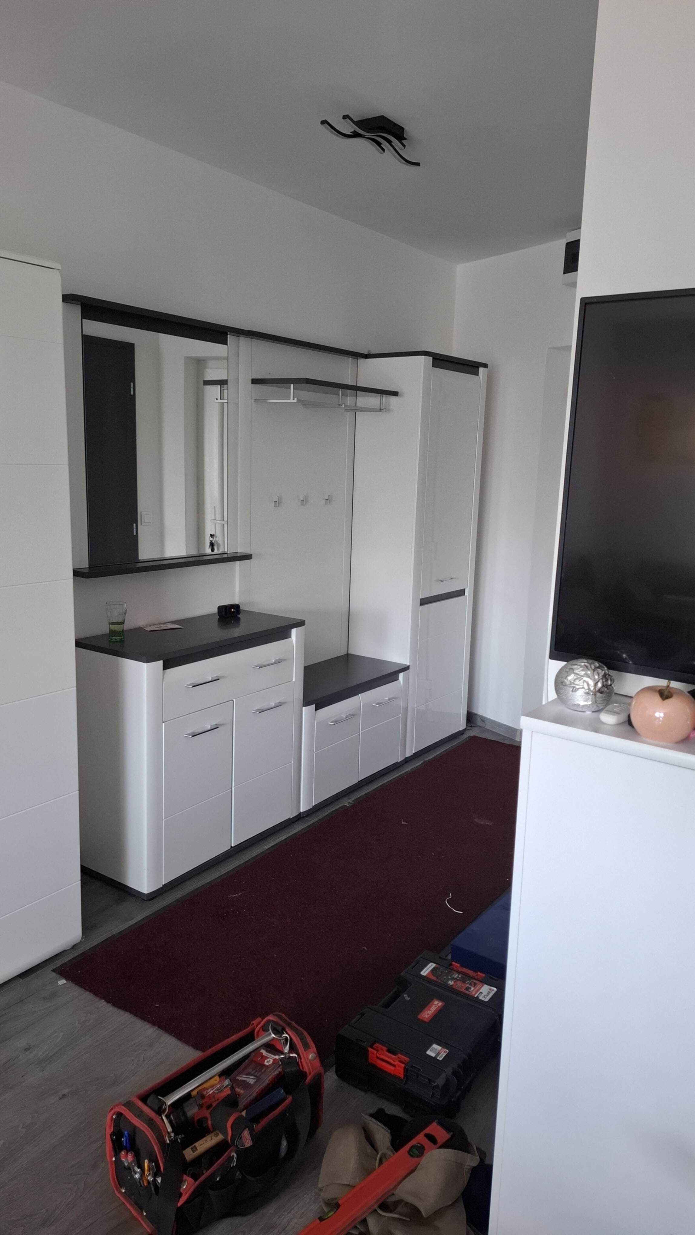 Előszoba bútor szerelés